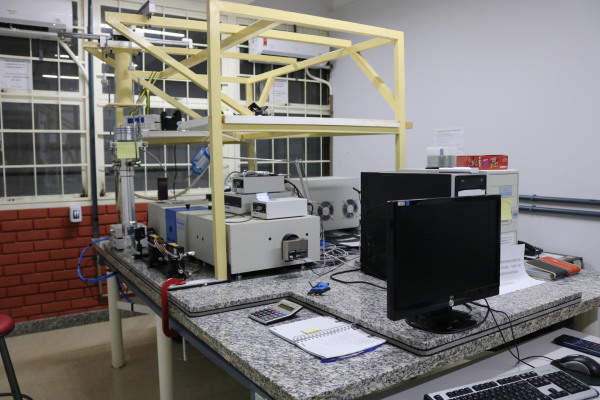 Espectrofluorímetro Horiba Jobin Yvon FL-3-221